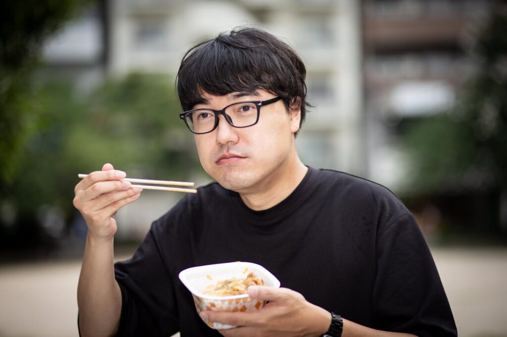 食事している人の画像