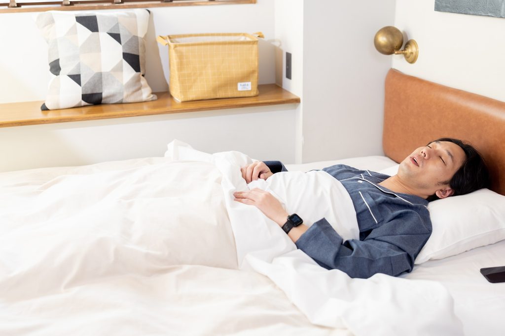 深い睡眠をしている人の画像